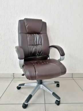 Кресло Barneo K-6 для руководителя (коричневая экокожа) в Салехарде - salekhard.ok-mebel.com | фото 1